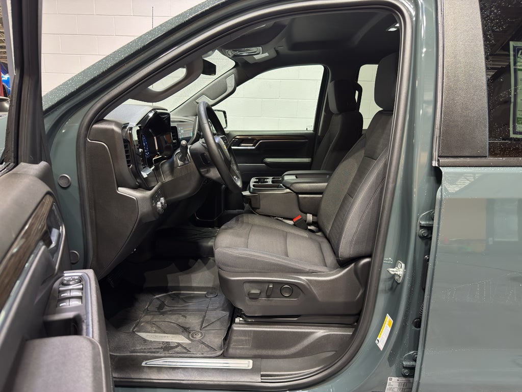2025 Chevrolet Silverado 1500 LT (2FL)