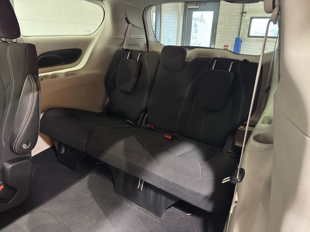 2024 Chrysler Voyager LX