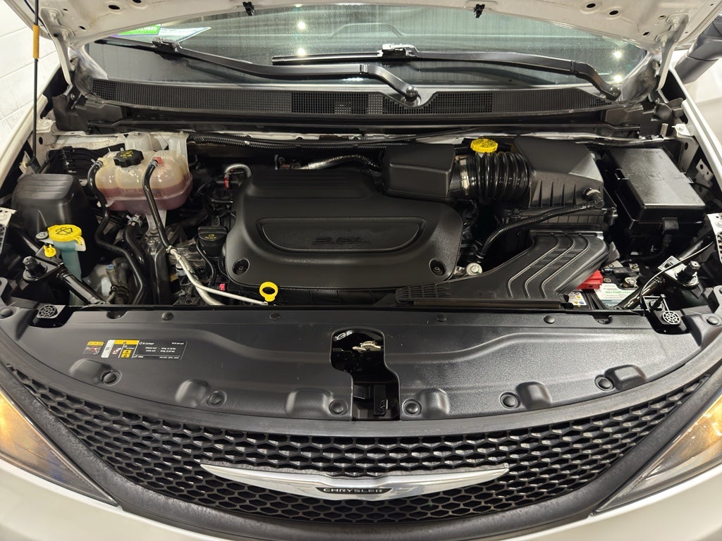 2024 Chrysler Voyager LX