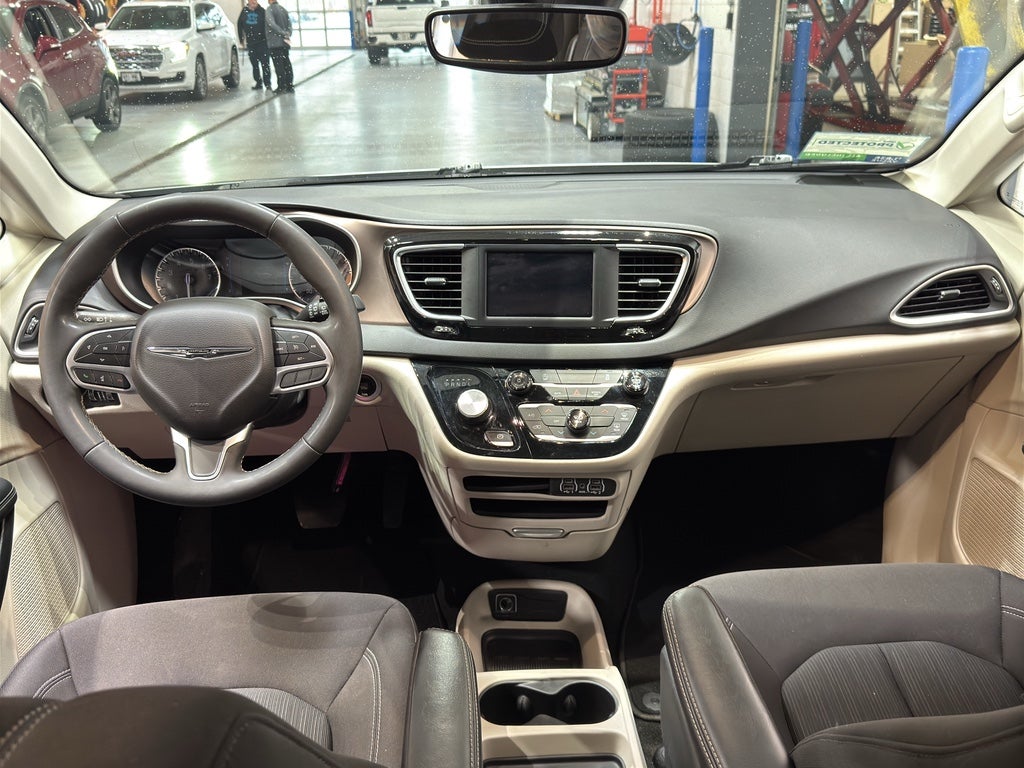 2024 Chrysler Voyager LX