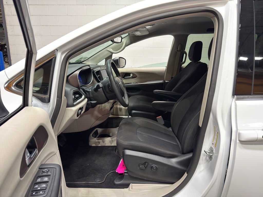 2024 Chrysler Voyager LX