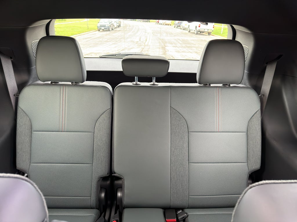 2025 GMC Acadia AT4