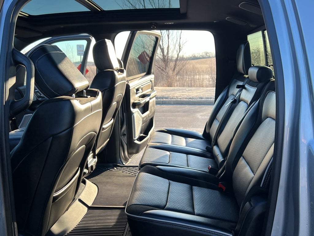 2025 RAM 1500 Laramie Night Edition w/Moonroof