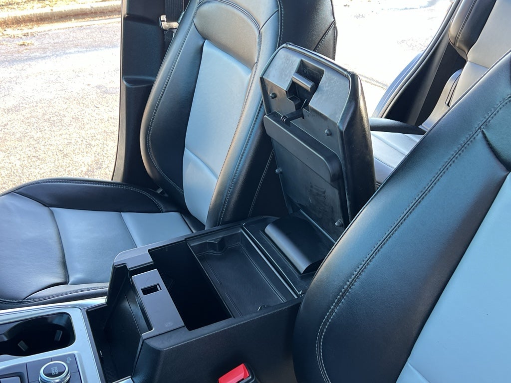 2023 Ford Explorer XLT 202A w/Moonroof