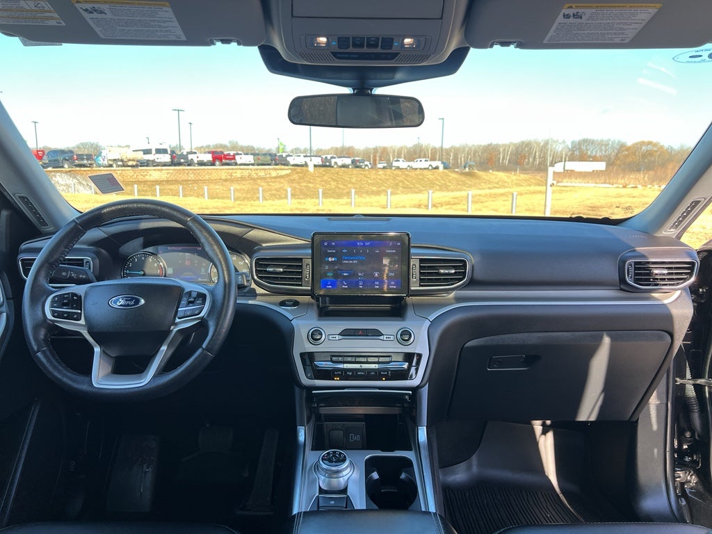 2023 Ford Explorer XLT 202A w/Moonroof
