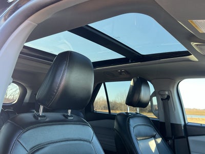 2023 Ford Explorer XLT 202A w/Moonroof