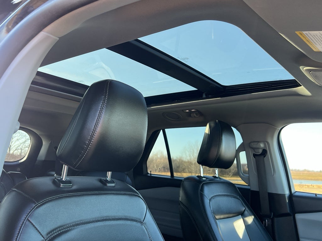 2023 Ford Explorer XLT 202A w/Moonroof