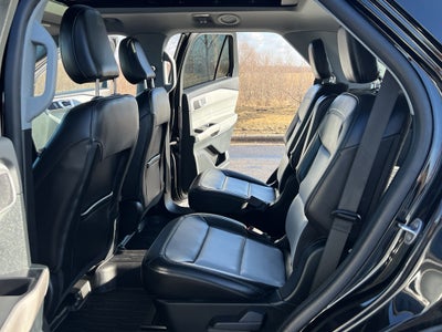 2023 Ford Explorer XLT 202A w/Moonroof