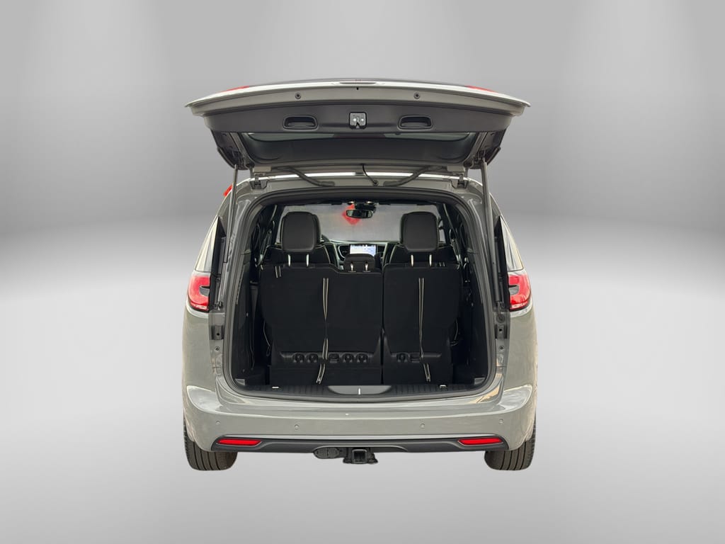 2025 Chrysler Pacifica Limited w/Tow & Entertainment
