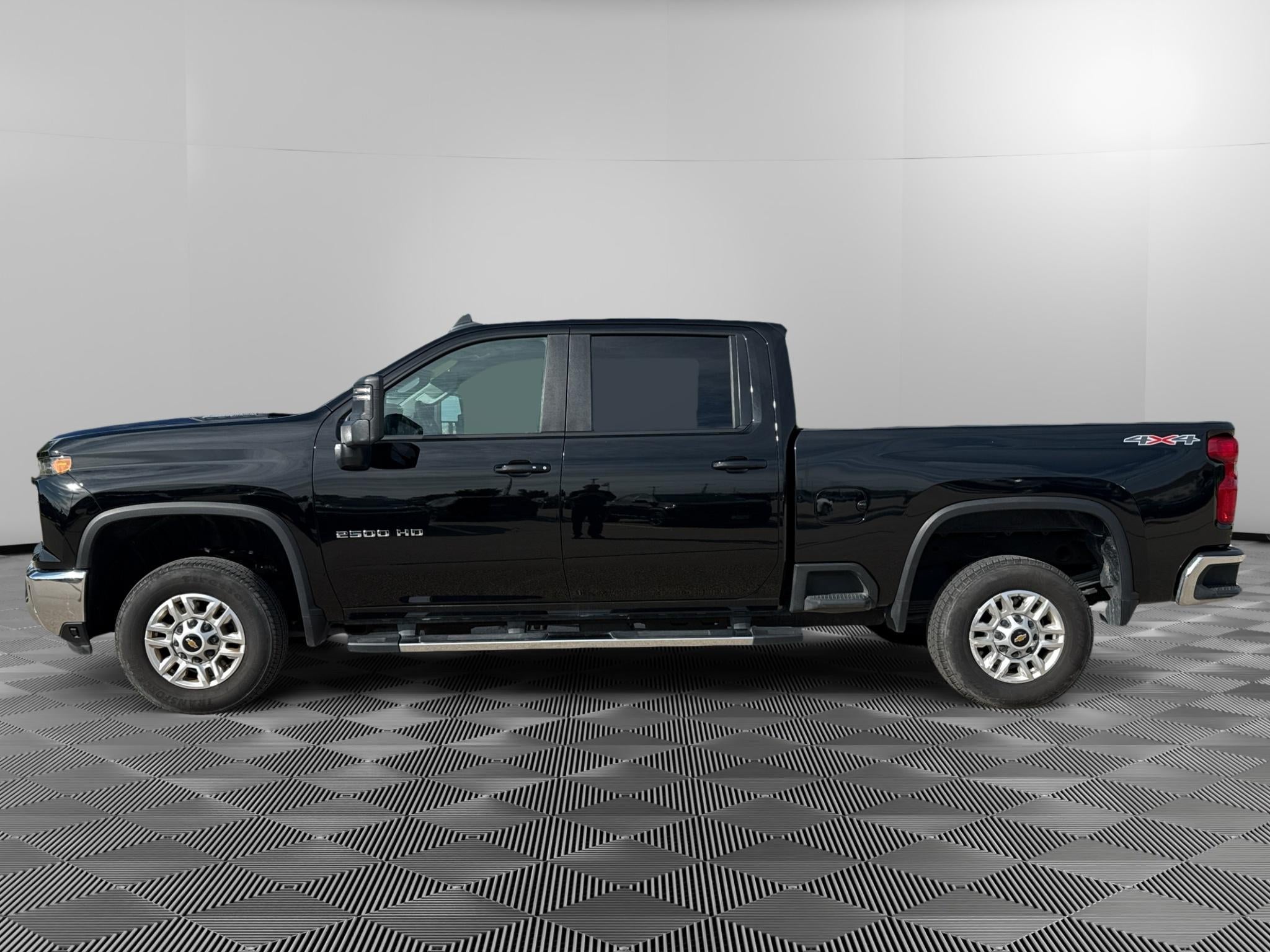2025 Chevrolet Silverado LT