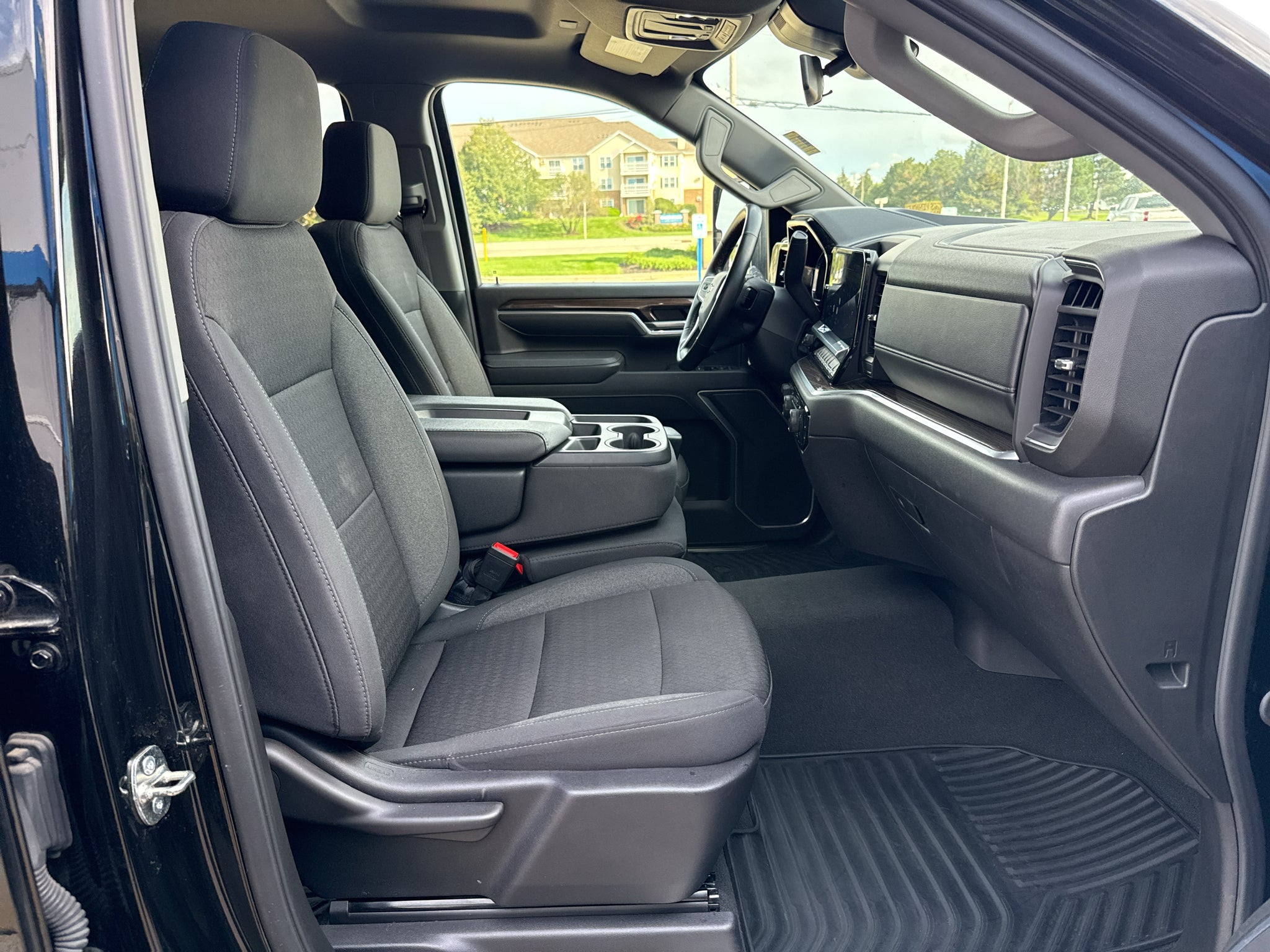 2025 Chevrolet Silverado LT