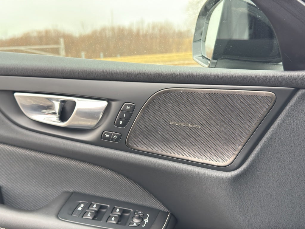 2024 Volvo S60 Plus Black Edition