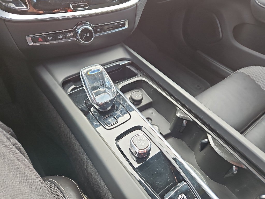 2024 Volvo S60 Plus Black Edition