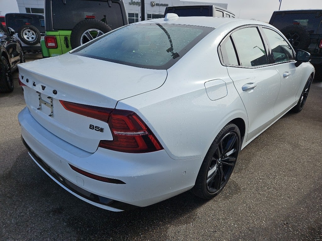 2024 Volvo S60 Plus Black Edition