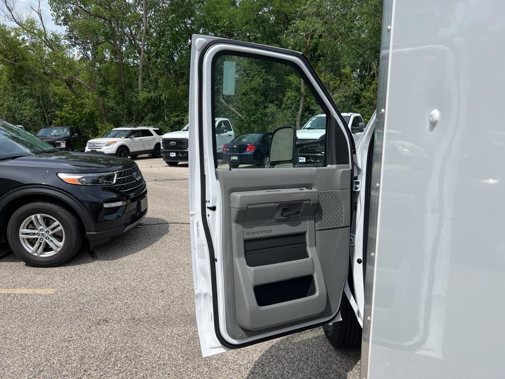 2025 Ford E-Series Cutaway E-350 SRW 138" WB