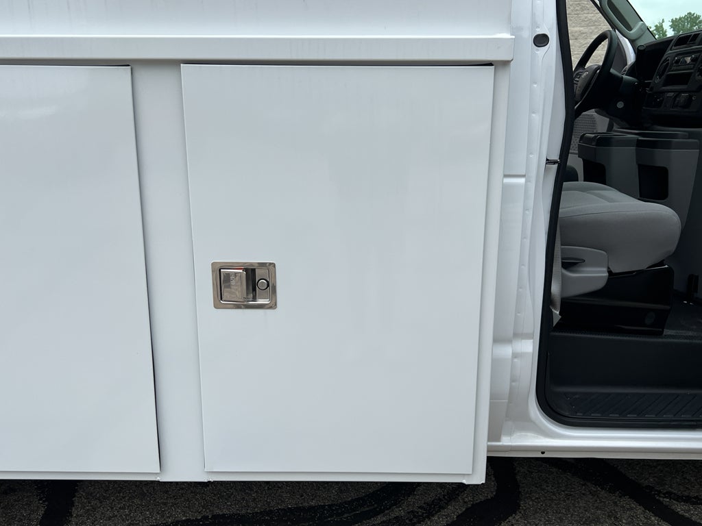2025 Ford E-Series Cutaway E-350 SRW 138" WB