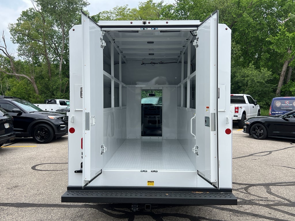 2025 Ford E-Series Cutaway E-350 SRW 138" WB