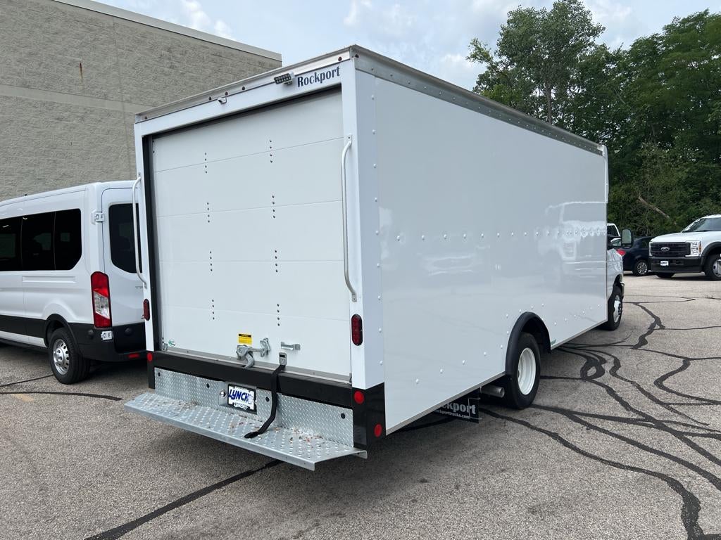 2025 Ford E-Series Cutaway E-450 DRW 158" WB