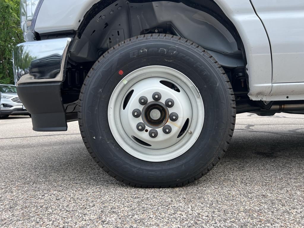 2025 Ford E-Series Cutaway E-450 DRW 158" WB