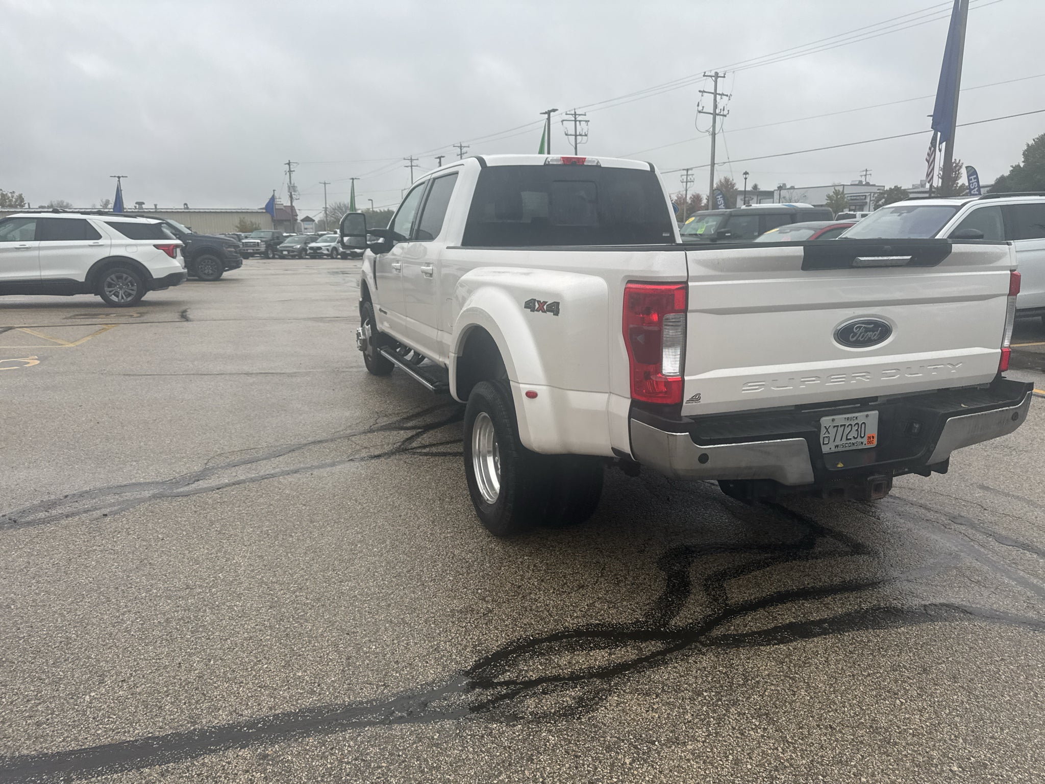 2017 Ford Super Duty F-350 DRW Pickup Lariat