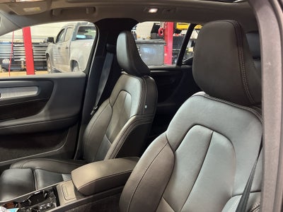 2025 Volvo XC40 Plus Dark Theme