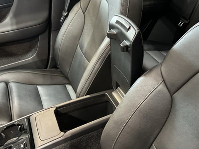 2025 Volvo XC40 Plus Dark Theme