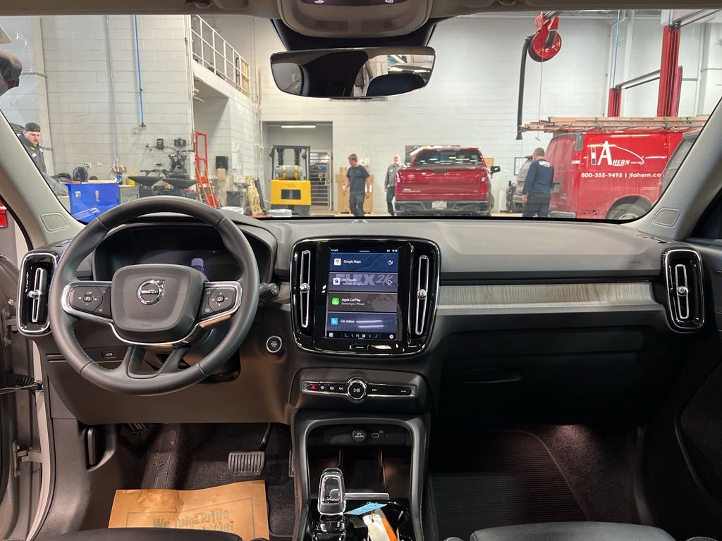 2025 Volvo XC40 Plus Dark Theme