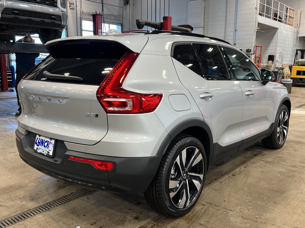 2025 Volvo XC40 Plus Dark Theme